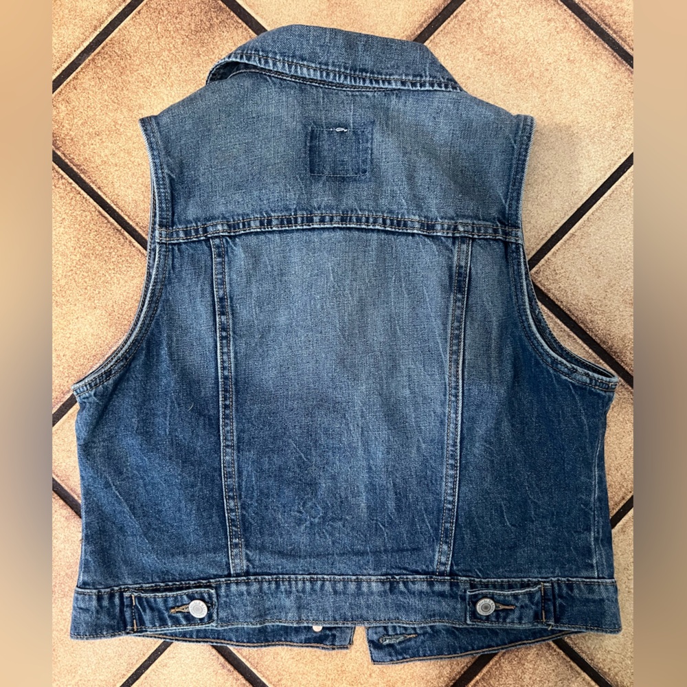 Old Navy Women’s Classic Blue Denim cropped Vest - Picture 3 of 6